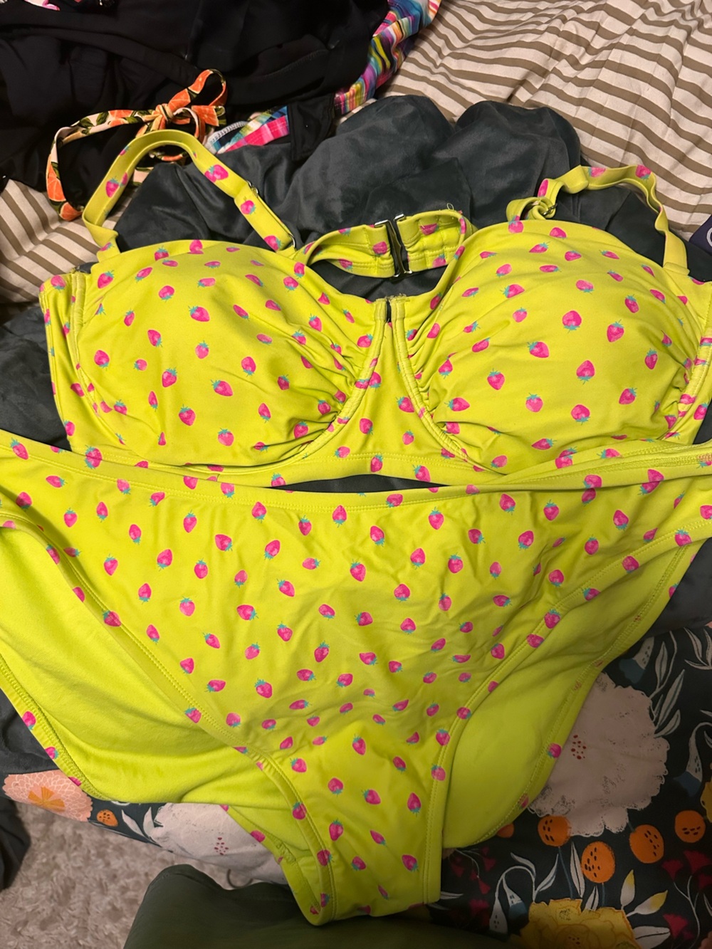 Plus Size Strawberry Print Bikini Set